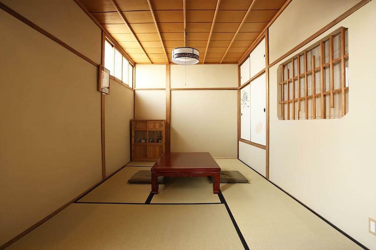 Bar併設の仕掛け満載忍者ハウス!Wi-Fi!天王寺電車で15分!帝塚山四丁目駅3メートル! Hotel โอซาก้า ภายนอก รูปภาพ